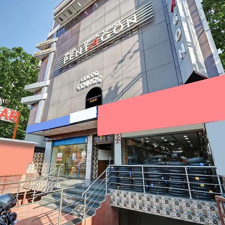 ホテル Townhouse Oak Pentagon Residency ブバネーシュワル エクステリア 写真