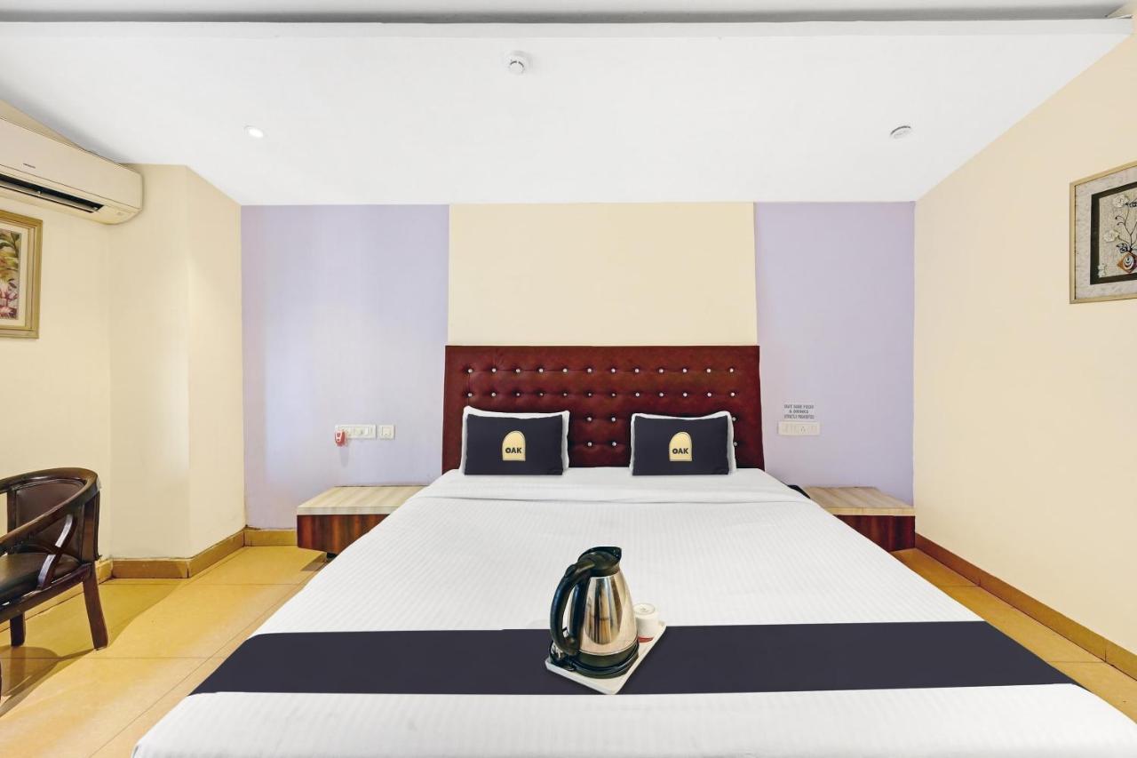 ホテル Townhouse Oak Pentagon Residency ブバネーシュワル エクステリア 写真