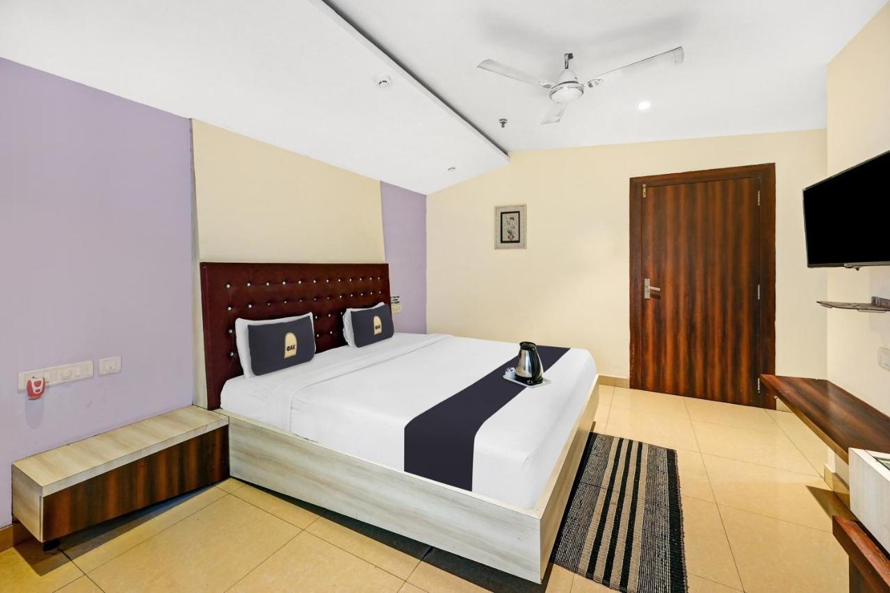 ホテル Townhouse Oak Pentagon Residency ブバネーシュワル エクステリア 写真
